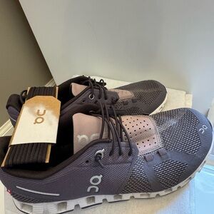 On Cloud 5 lightweight women’s running shoes, slip on/lace up, lavender, size 8